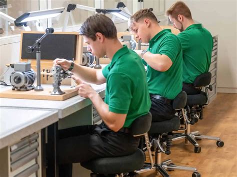 ausbildung uhrmacher rolex köln|Rolex: Neues Ausbildungszentrum in Köln .